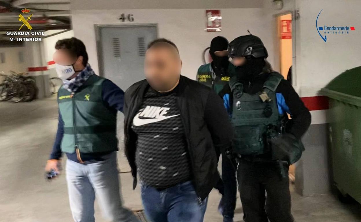 Detenido un capo de la droga cuando escapaba por las azoteas de una